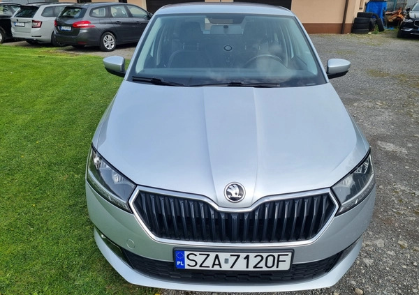 Skoda Fabia cena 32500 przebieg: 225000, rok produkcji 2019 z Poręba małe 121